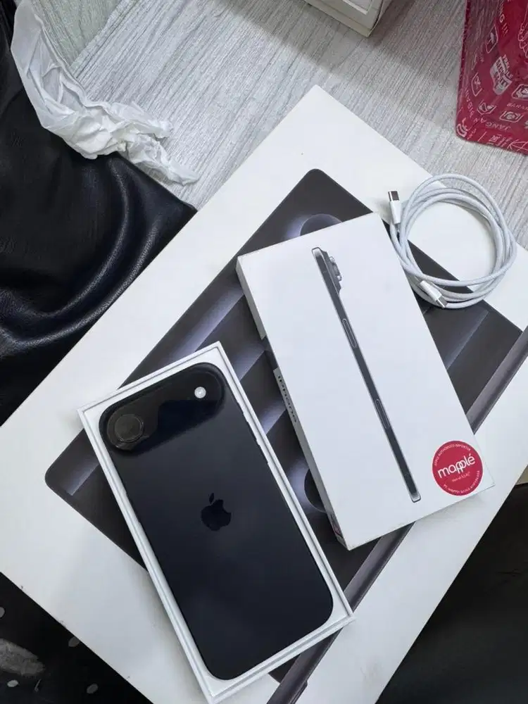 Iphone Air 256gb garansi resmi on okt2026 like new