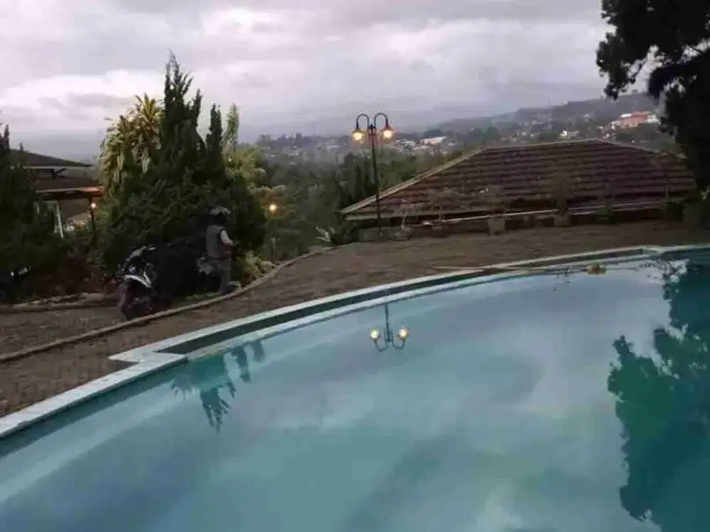 villa 2 lantai  view gunung pangrango dan salak bangunan terawat