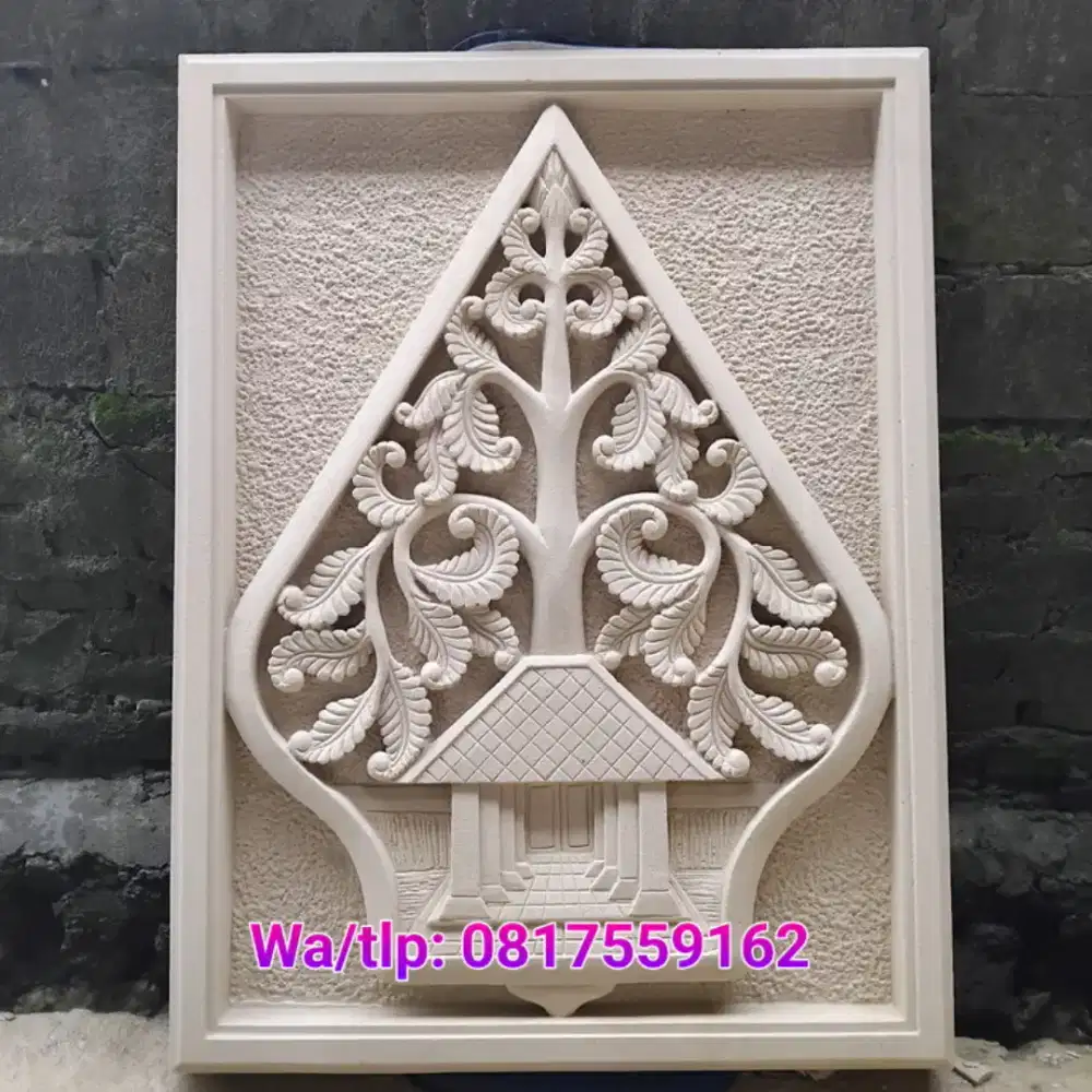 Ukiran gunungan batu alam paras