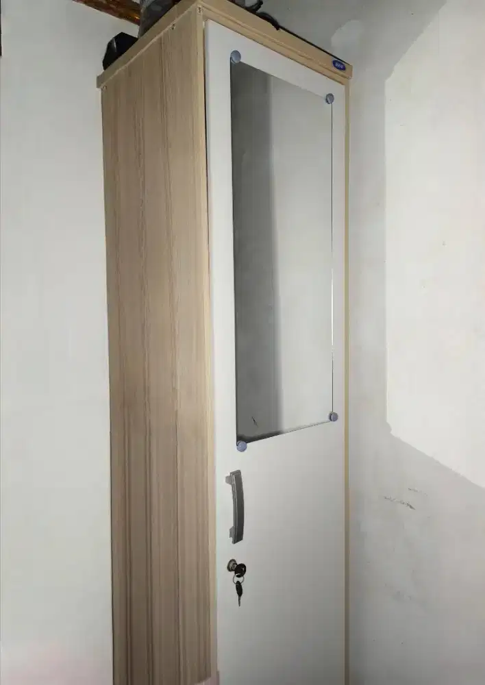 Lemari minimalis baju gantung 1 pintu good condition