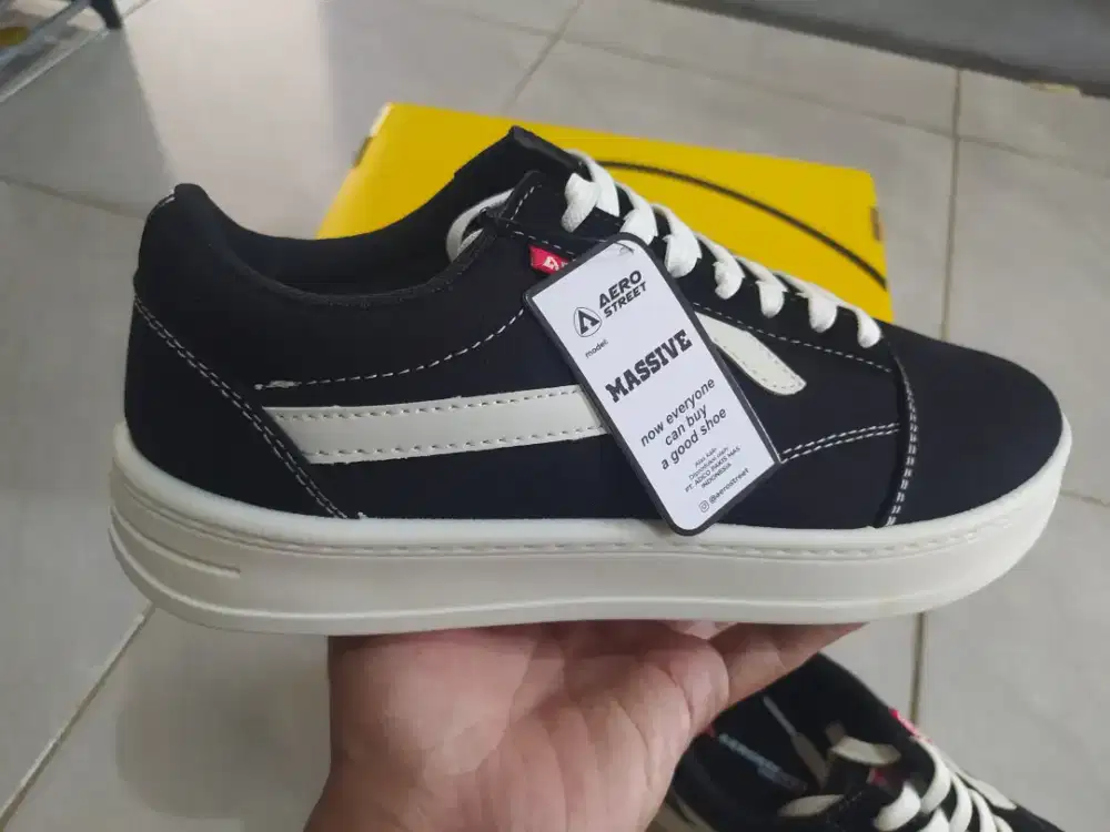 Sepatu aerostreet baru