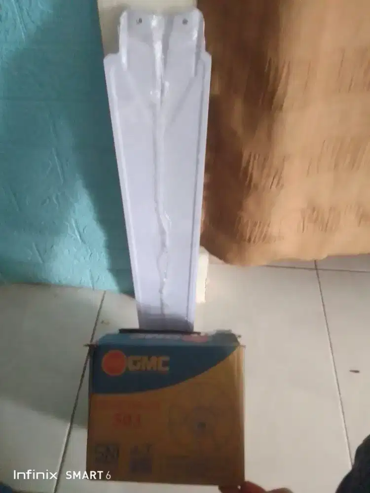 Kipas gantung baling besi