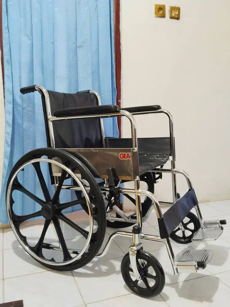 Kursi roda baru 1 hari pakai