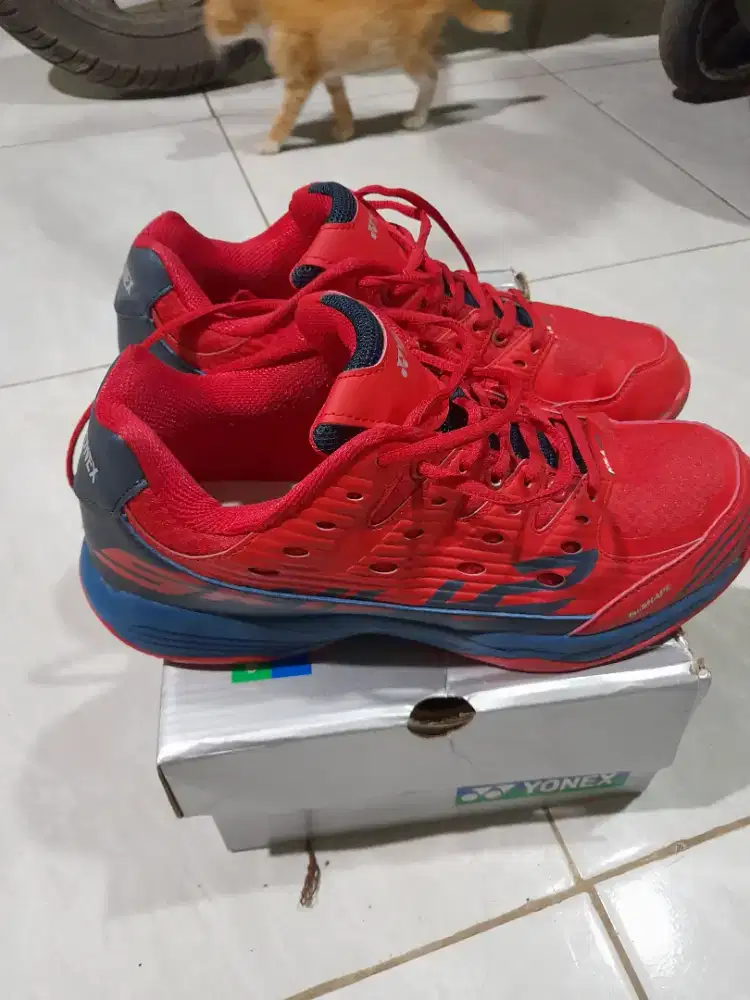 Sepatu badminton/ sepatu olahraga