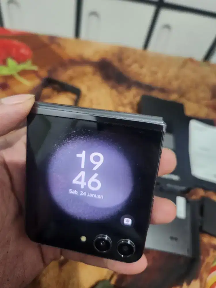 Samsung Flip 5. 8/512 . Sein (minus dikit)
