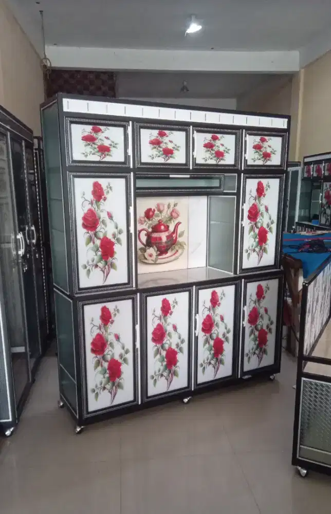 Lemari piring almanium 4 pintu