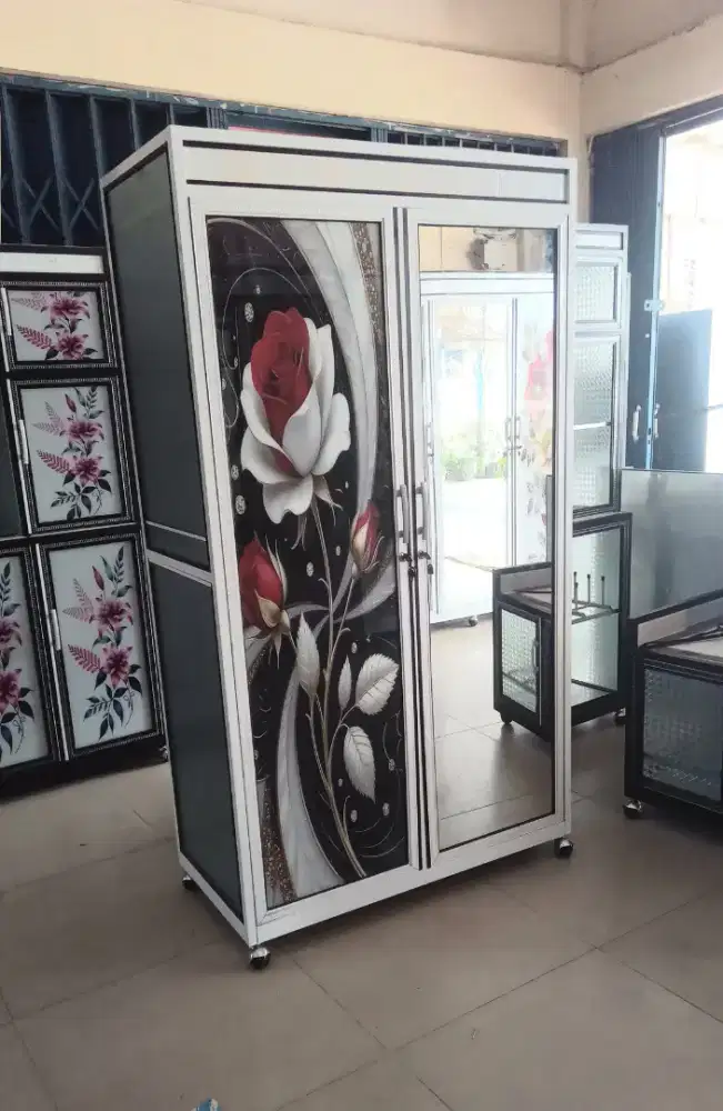 Lemari pakaian almanium