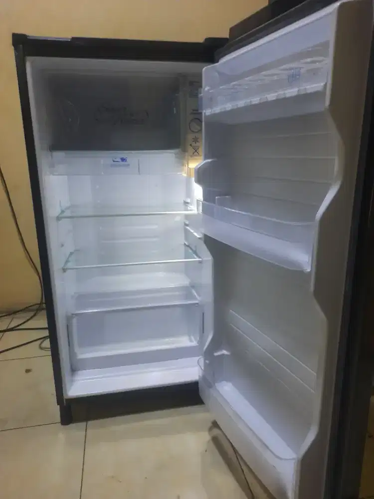 Jual kulkas aqua 1 pintu kondisi normal