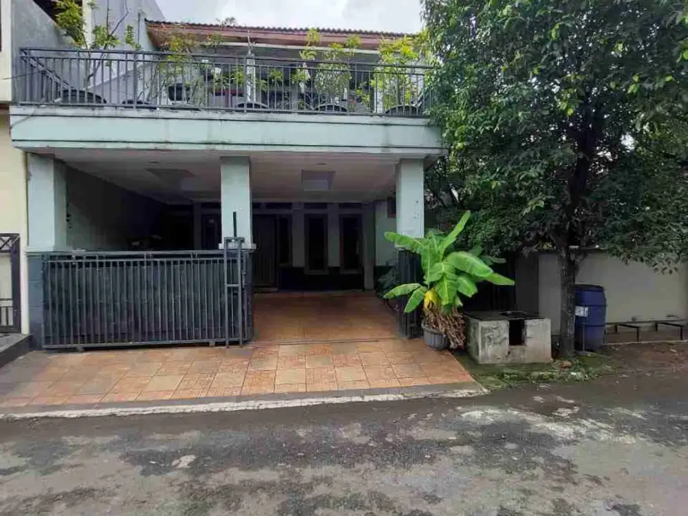Rumah second 2 lantai terawat dkt Pakuwon Mall Bekasi Selatan