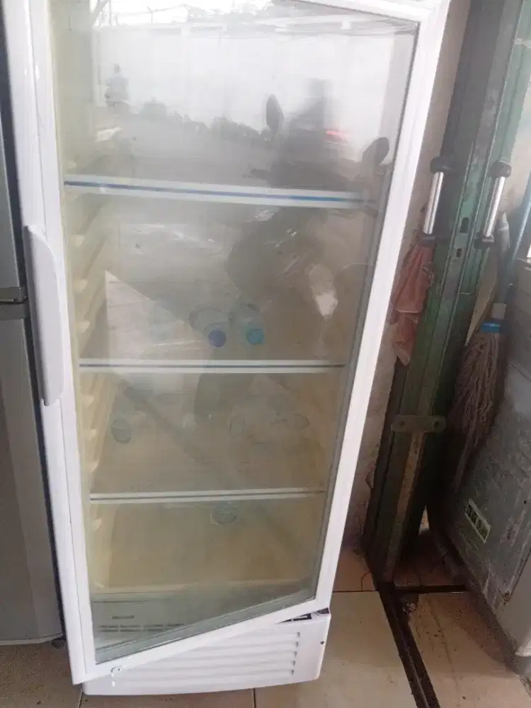 Show case sharp 3 rak.kondisi mulus&100%normal!!!