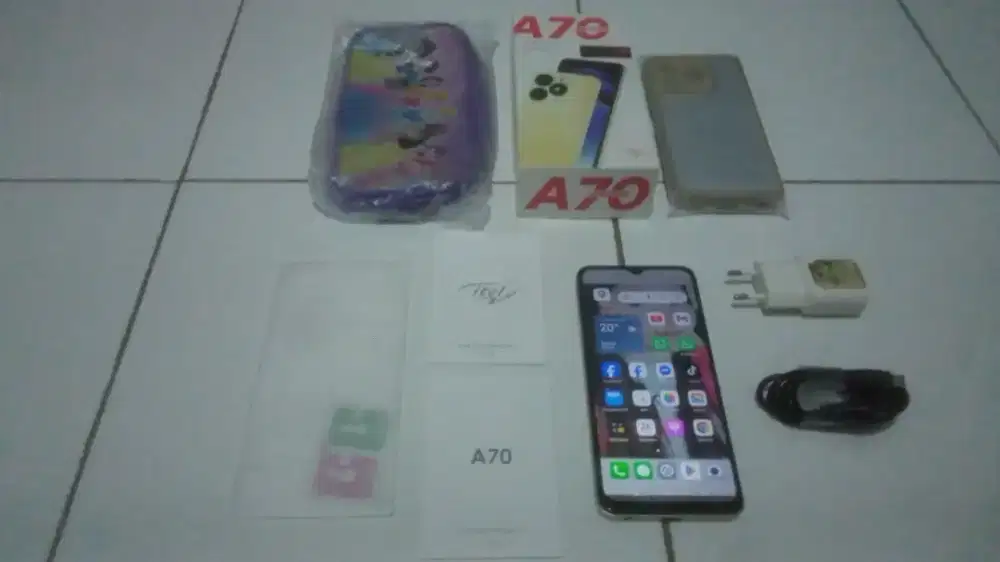 Itel A70 ( 2024 )
Ram 12gb (4gb+8gb)
Rom 128gb
Gold