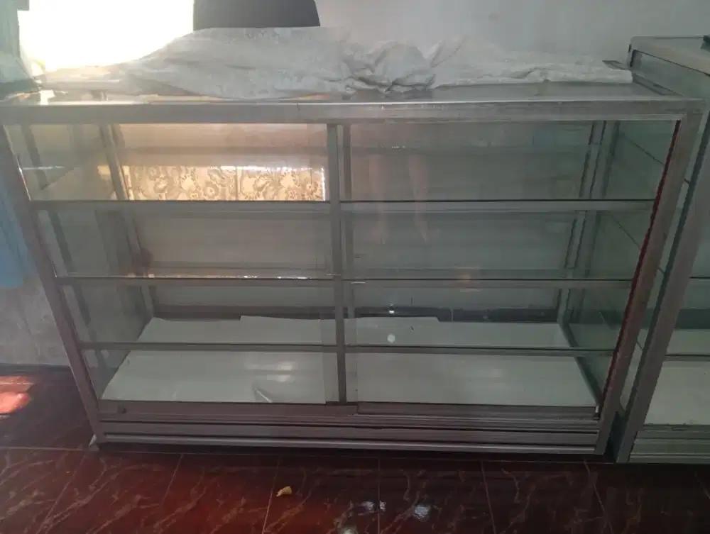 Dijual Cepat 3 Buah Etalase Bekas Usaha