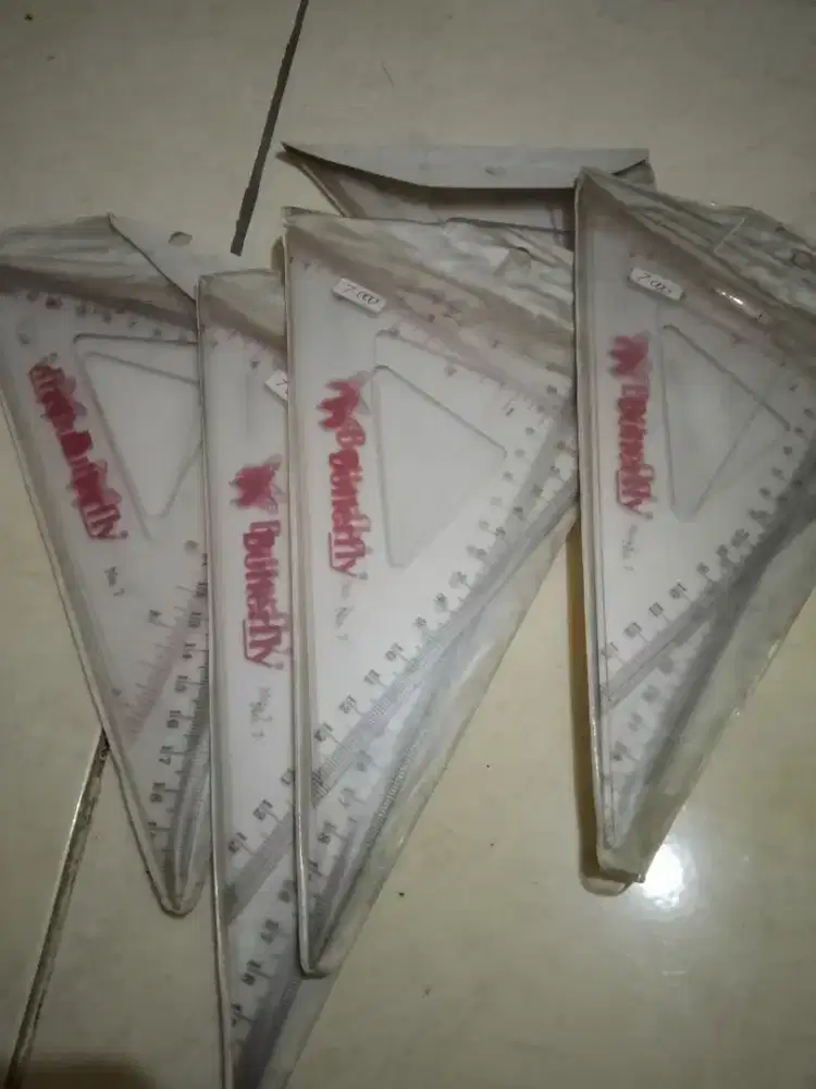 Penggaris segitiga no 7