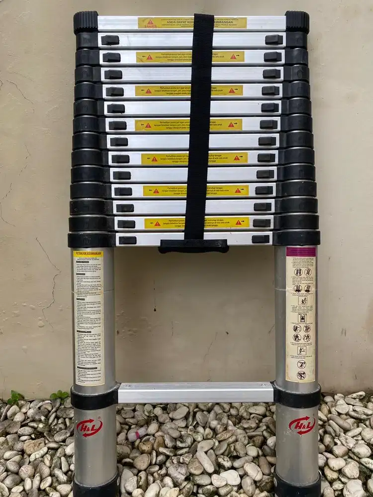 Tangga Teleskopik 4,4 M (seperti baru)