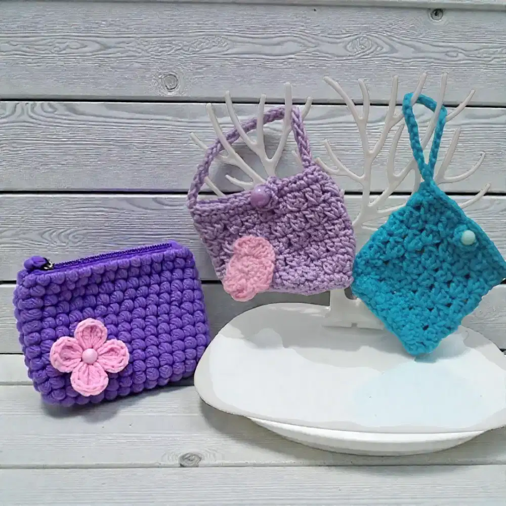 Tempat headset rajut