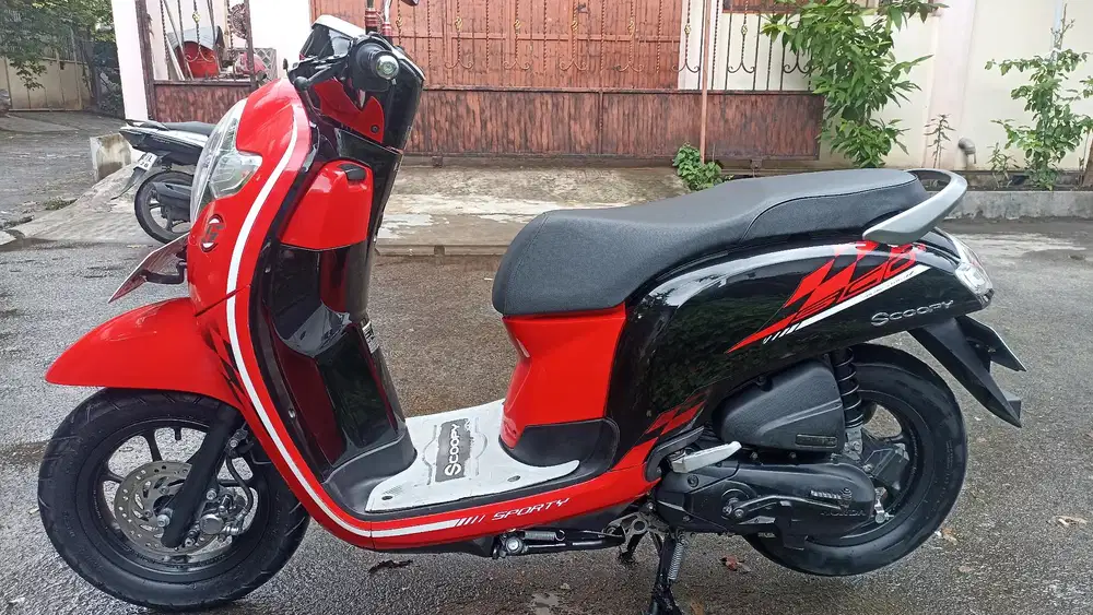 Honda Scoopy donuts tahun 2019 ( pajak baru 2-2027 ).