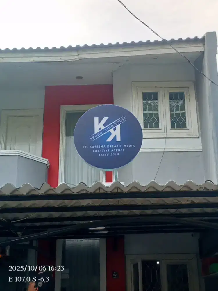 Neonbox bentuk dan hurup timbul