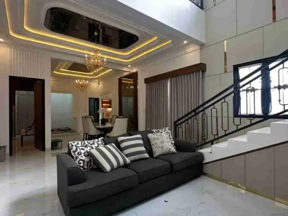 Rumah Mewah Depan Kampus Umm