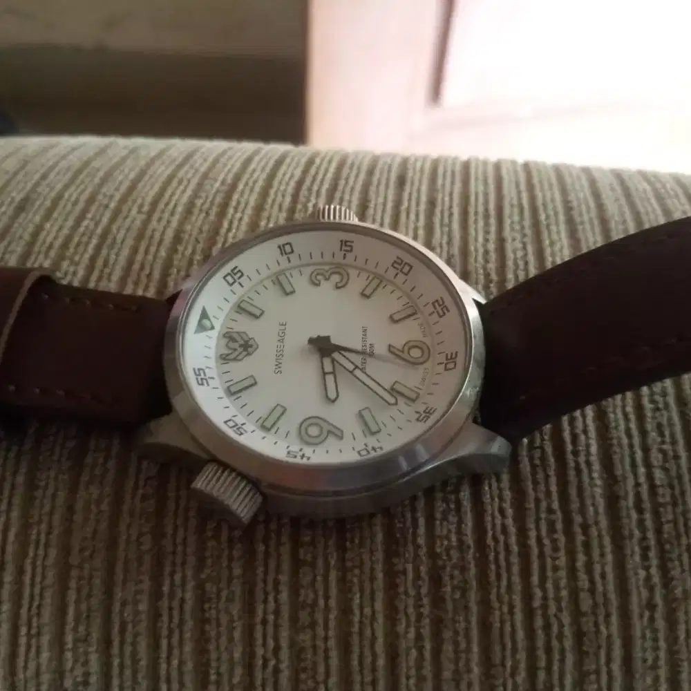 Djual jam tangan pria mewah Swiss aglee