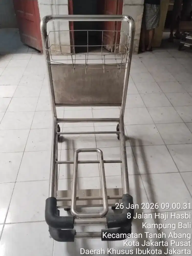 Troli stanlis bekas Hotel