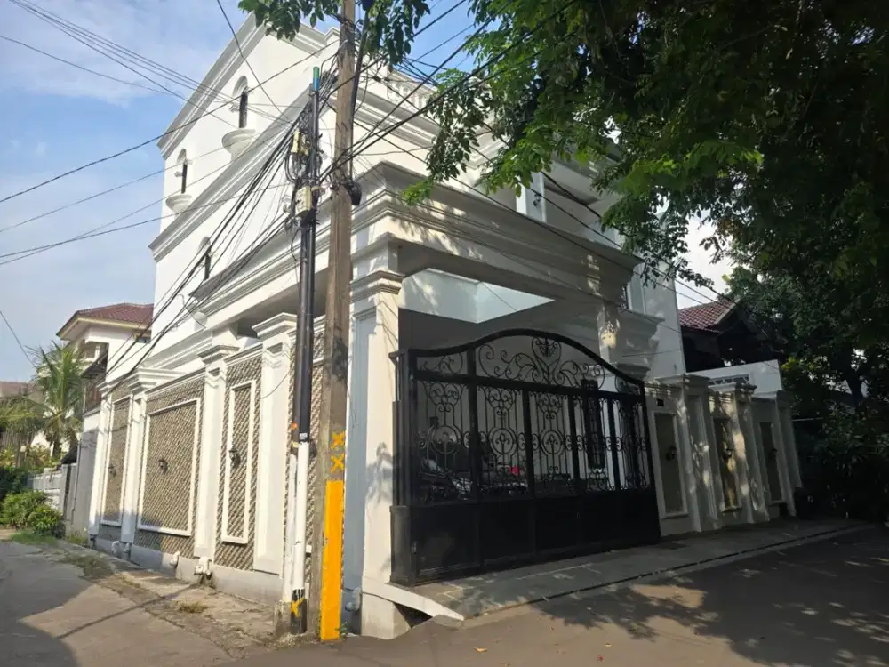 rumah huk bagus 3 lantai lokasi strategis di sunter