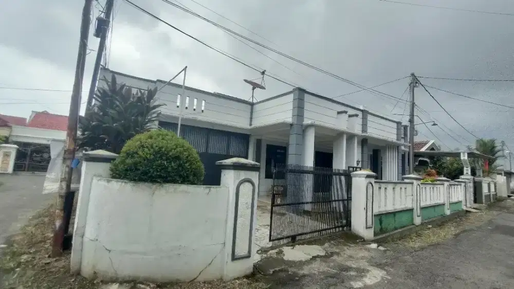 DIJUAL RUMAH LUAS STRATEGIS