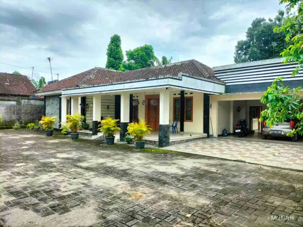 Rumah Mewah  Siap Huni Tanah Luas Dekat Exit Toll Sleman Yogyakarta