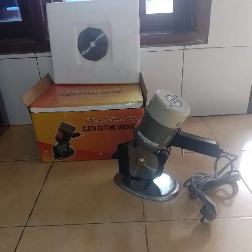 Mesin potong kain ocTA 125