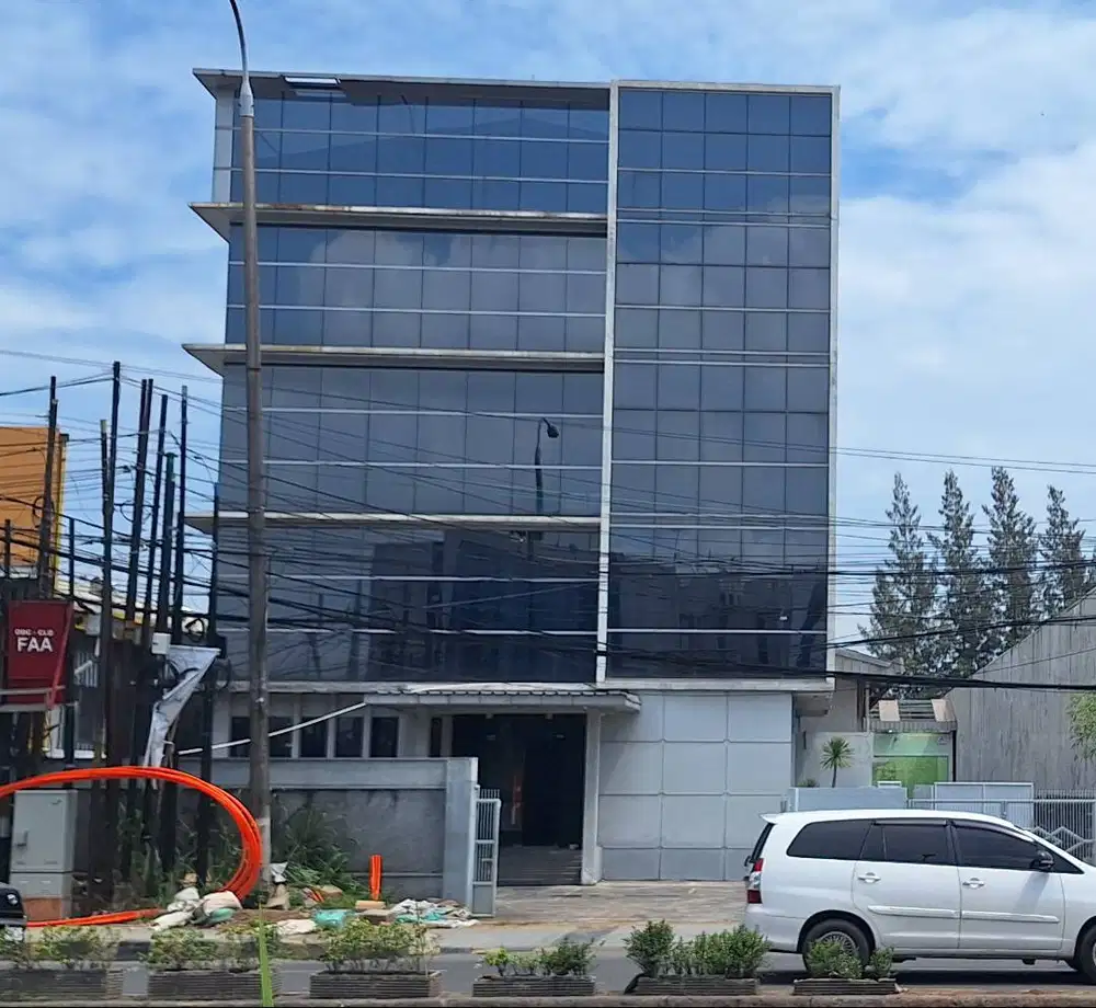 DI SEWAKAN RUKO 4 LANTAI LOKASI STRATEGIS