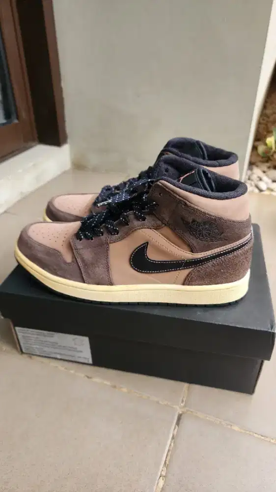 SEPATU Air Jordan Mid SE Dark Chocolate