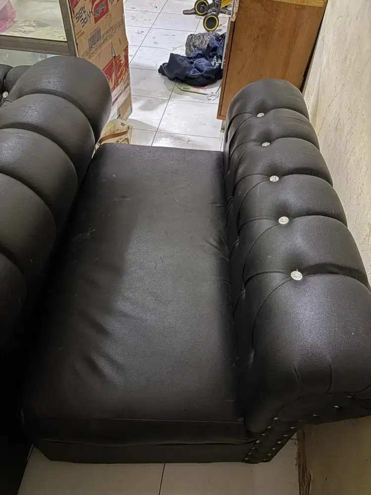 Sofa hitam, second