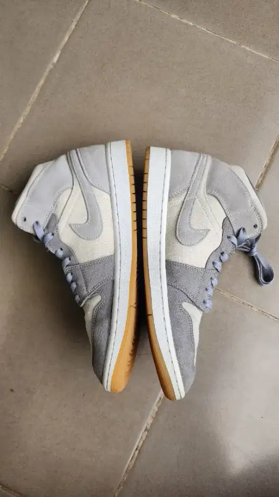 Sepatu air jordan mid se coconut milk particle grey