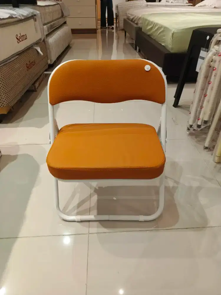 Kursi kecil serbaguna