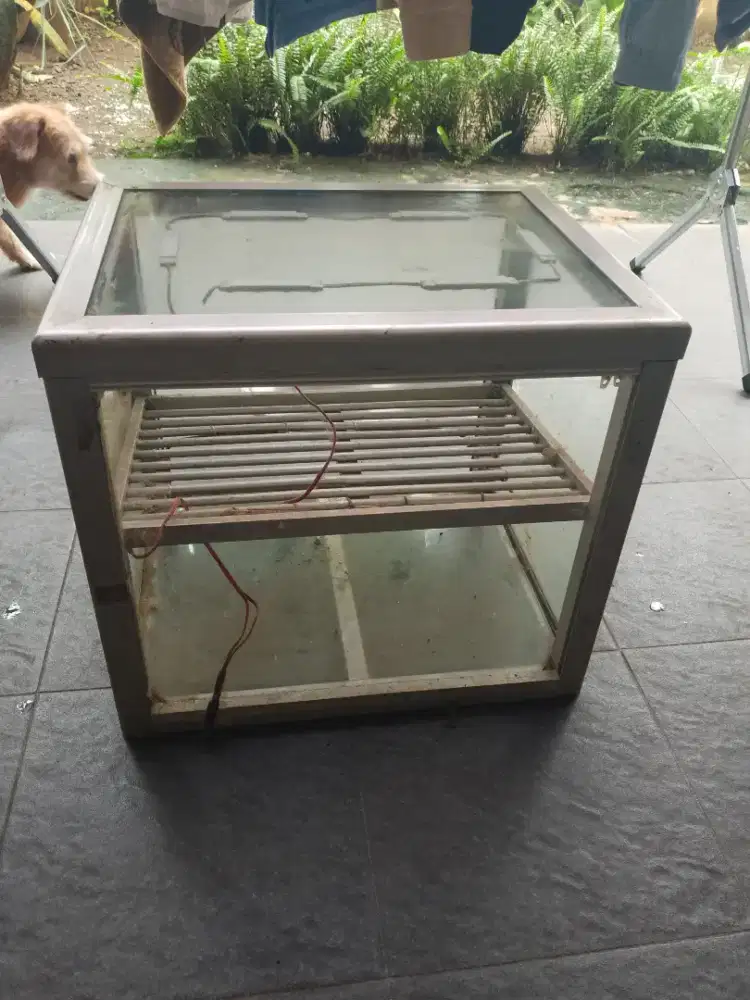 FOR SALE 1 UNIT ETALASE ALMUNIUM KACA KOKOH TERAWAT UKURAN 30 CM X 35