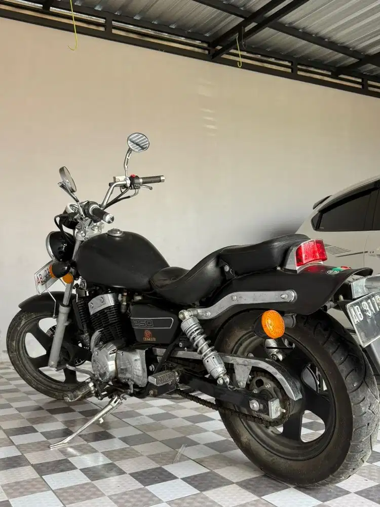 Benelli pe 250 plat ab suara moge