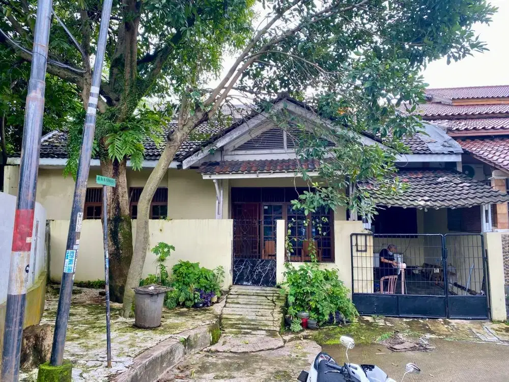 Rumah hook dlm komplek perumahan asri, dekat dengan pintu tol cijago