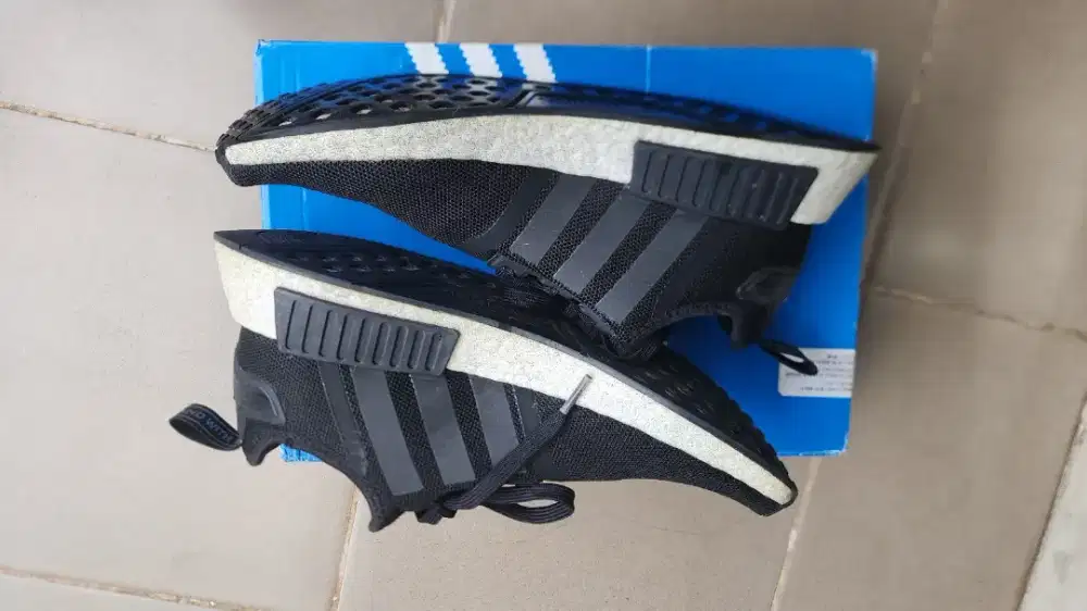 Sepatu Adidas NMD R1 BLACK