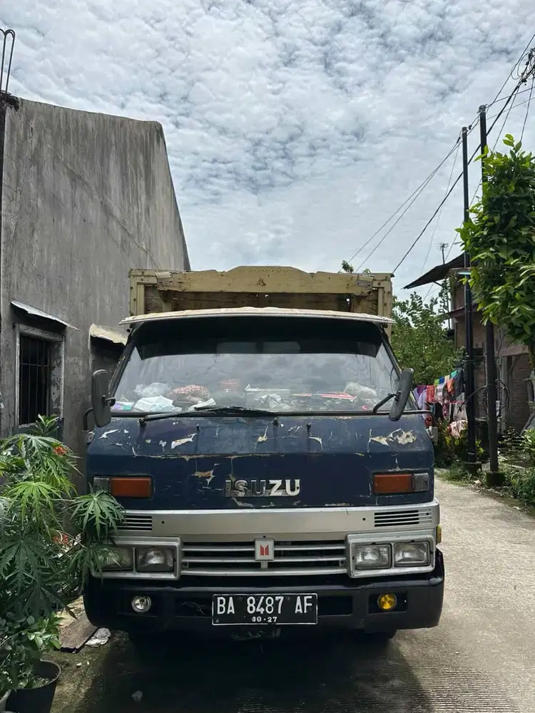 Dijual Mobil Truk Isuzu dengan Kondisi Yang Handal dan Surat Lengkap