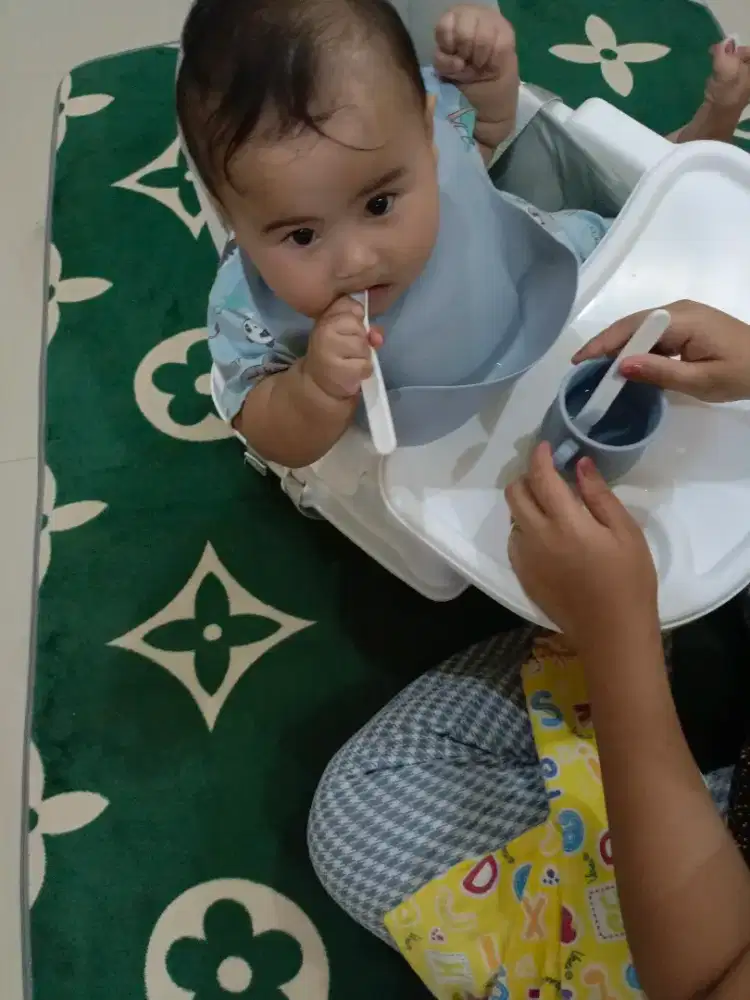 Di butuhkan lowongan kerja jaga bayi bertanggung jawab