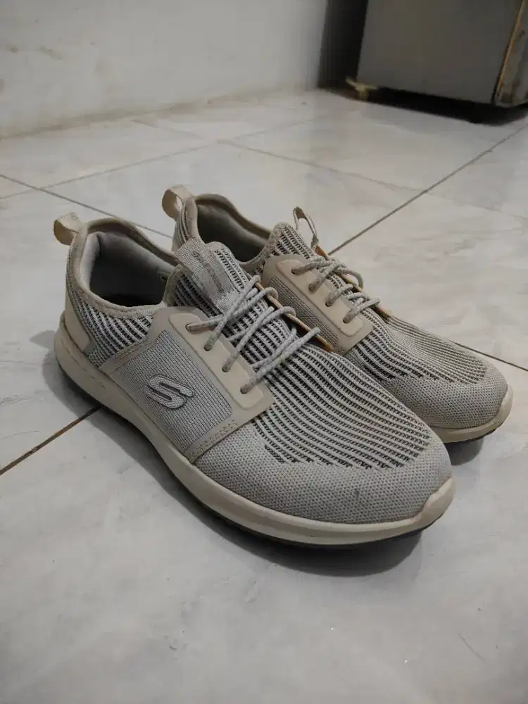 sepatu skechers original store size 41