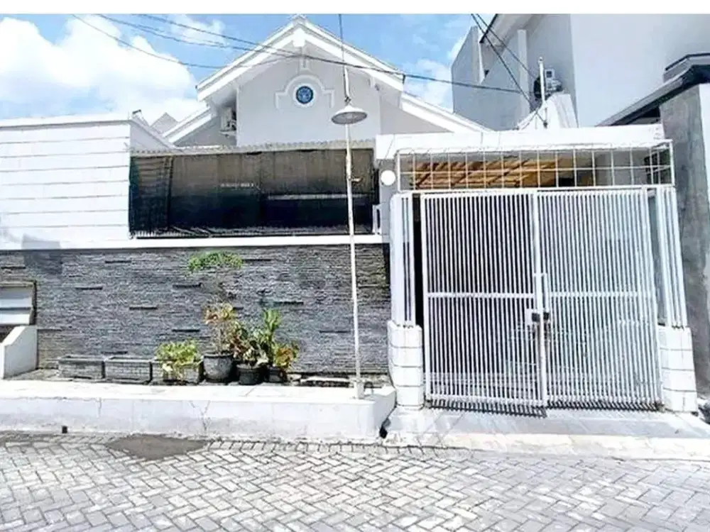 Rumah di Wiguna Tengah Row jalan 2 mobil Bebas Banjir, keamanan 24jam   Semi furnish