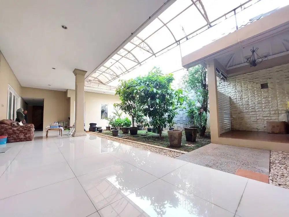 Dijual Rumah Strategis Dgn Halaman Luas di Bintaro Tangsel HR-12684
