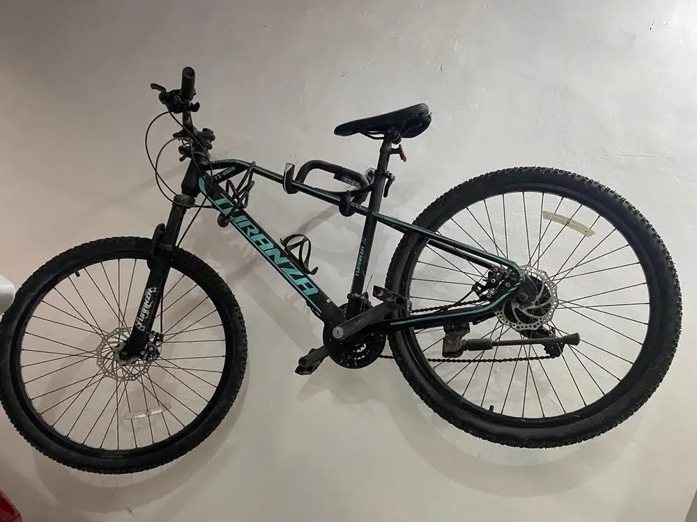 Sepeda Turanza Hitam