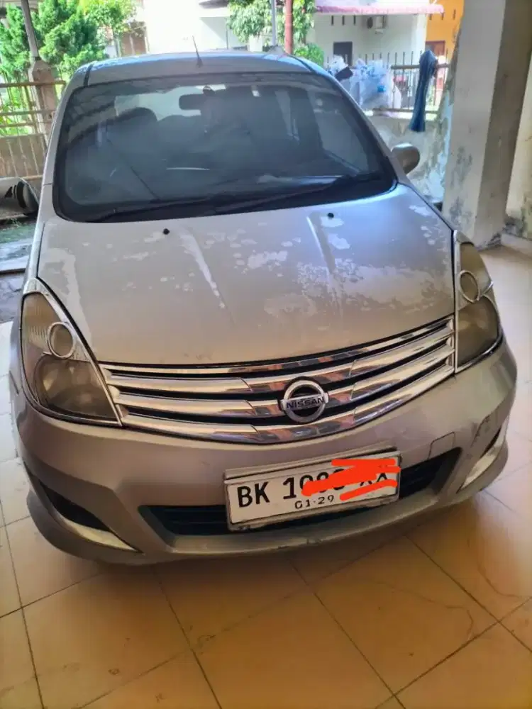 Grandlivina XV Manual mobil murah tiga baris