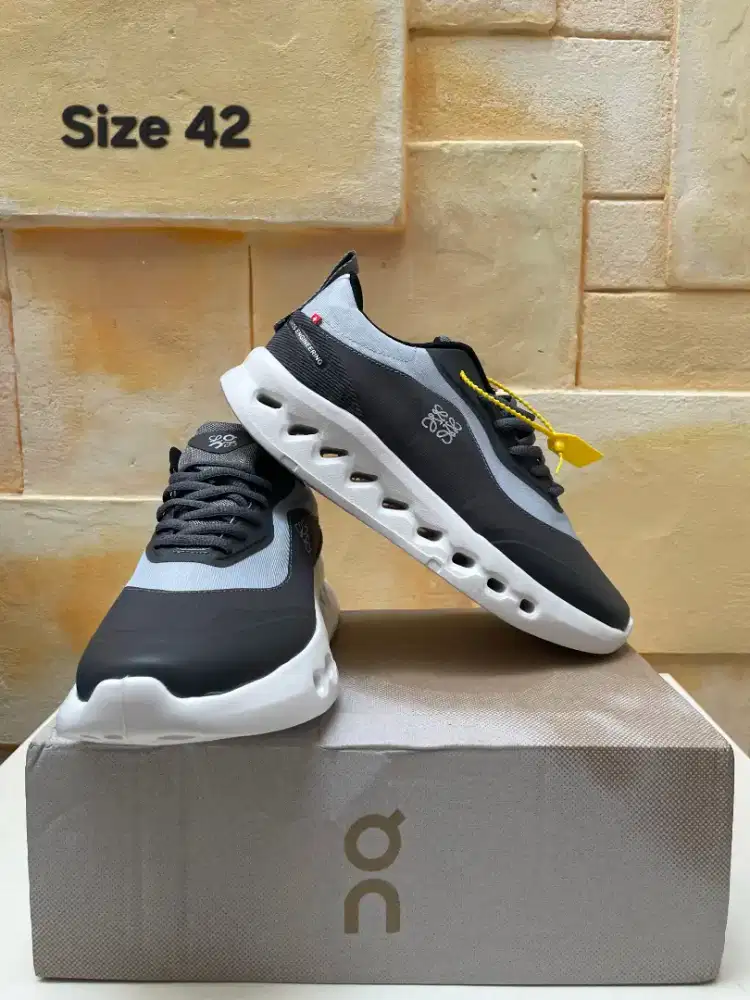 Sepatu On Cloud Loewe OC