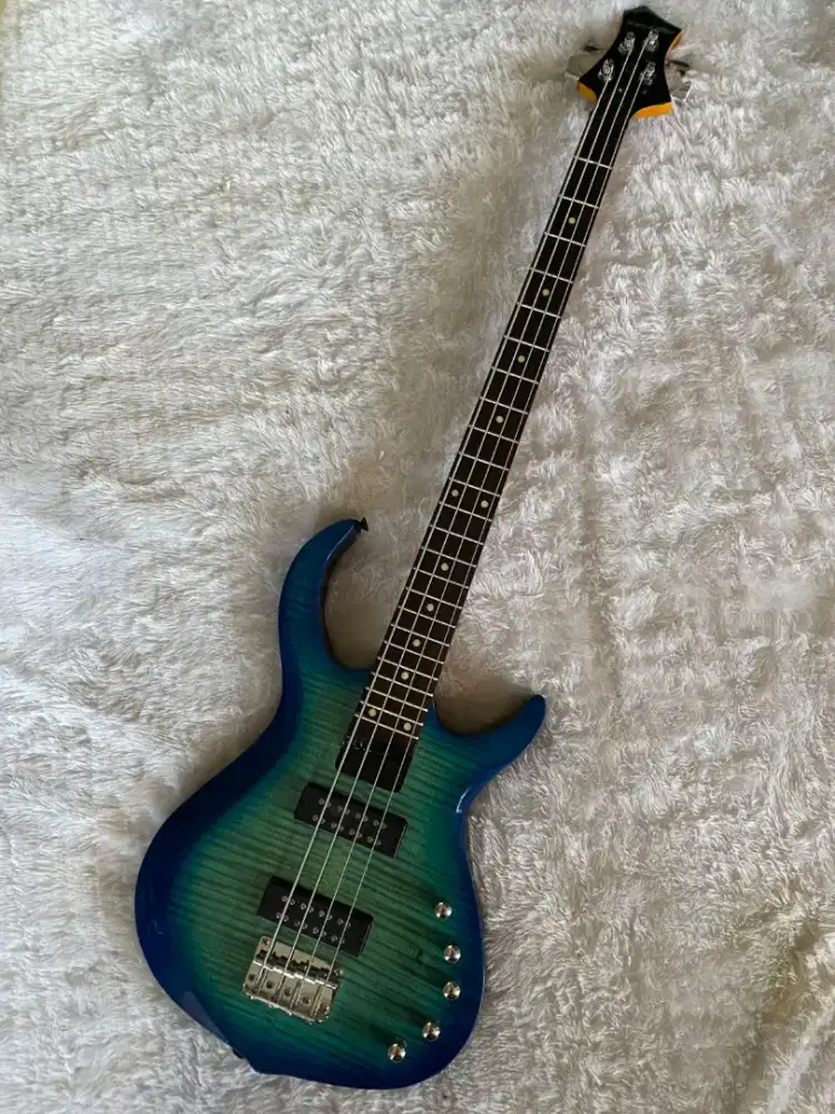 Bass marcus miller custom 4string