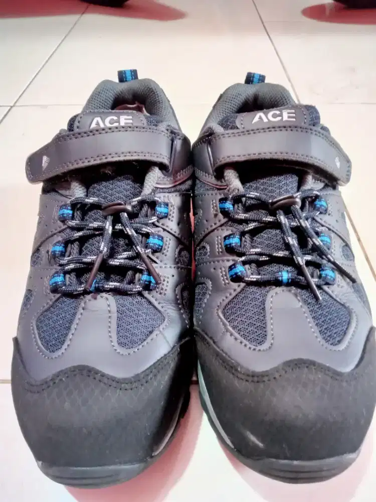 Sepatu safety/Safety shoes