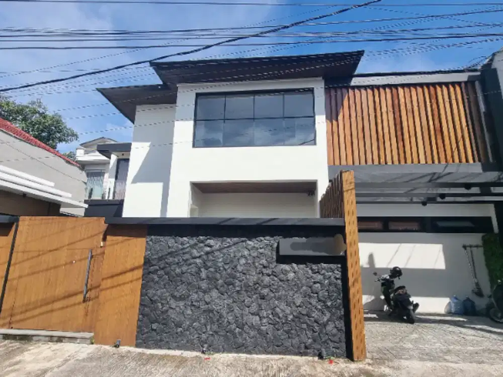 DIJUAL 1 BIDANG TANAH DENGAN TOTAL LUAS 300 M2 BERIKUT BANGUNAN - BADUNG