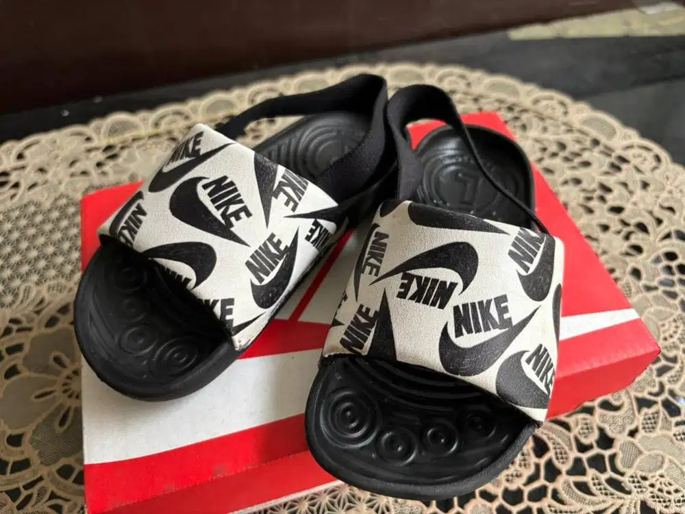 Sendal Nike Kawa Slide Anak 3 Tahun Jarang Dipake Mulus