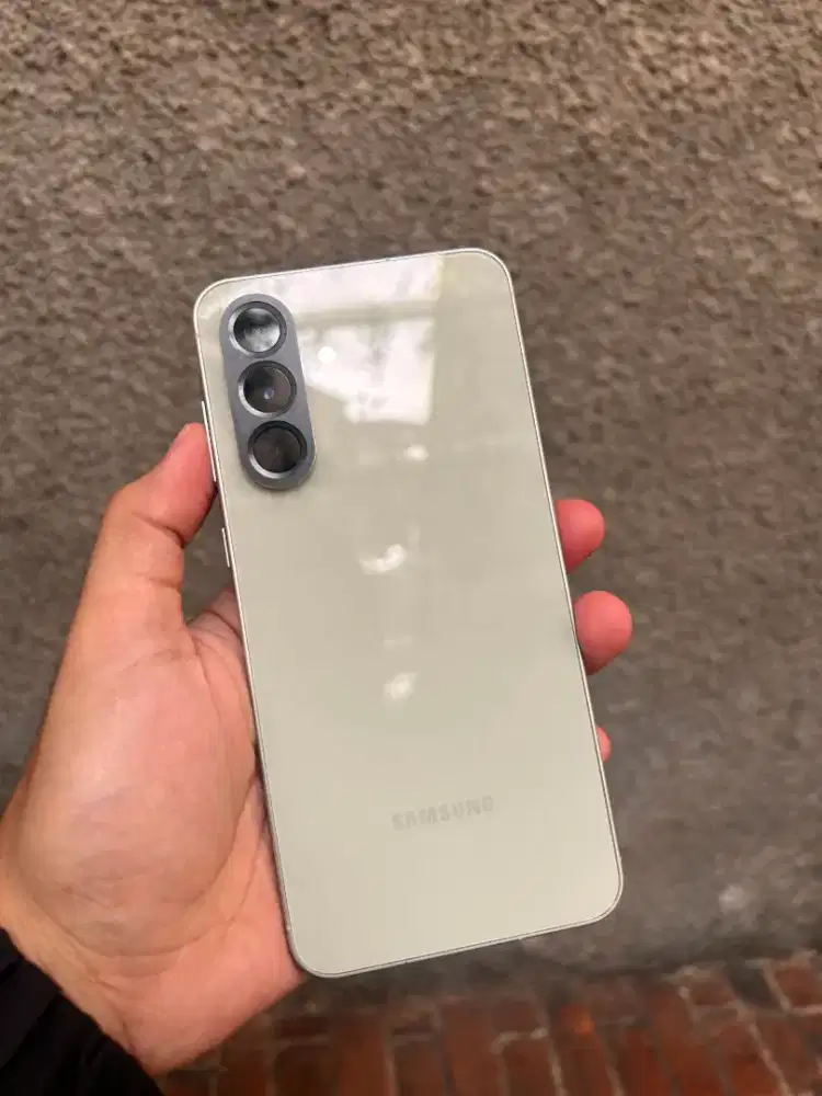 Dijual Samsung A56 8/256 Olive Green